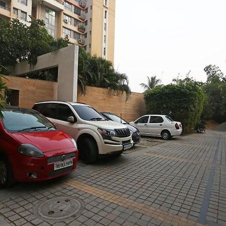 Capital O 10212 Hotel West Willows Xanadu Calcutta Exterior foto