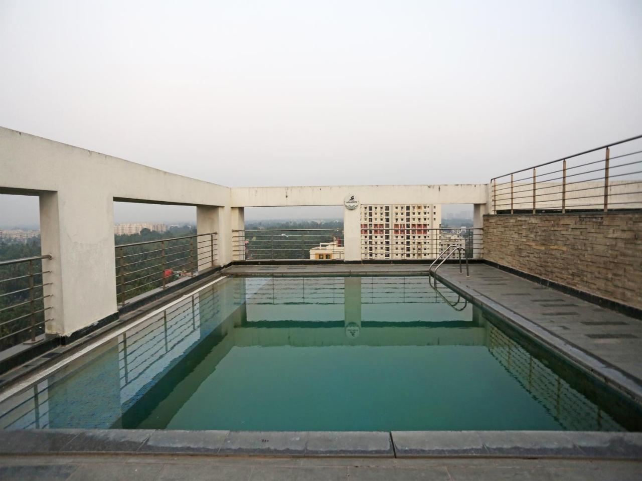Capital O 10212 Hotel West Willows Xanadu Calcutta Exterior foto