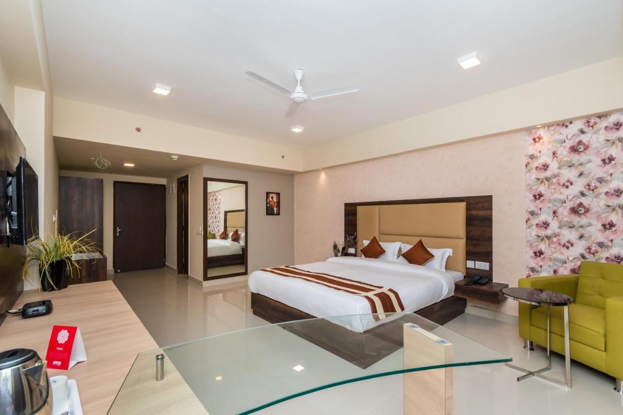 Capital O 10212 Hotel West Willows Xanadu Calcutta Exterior foto
