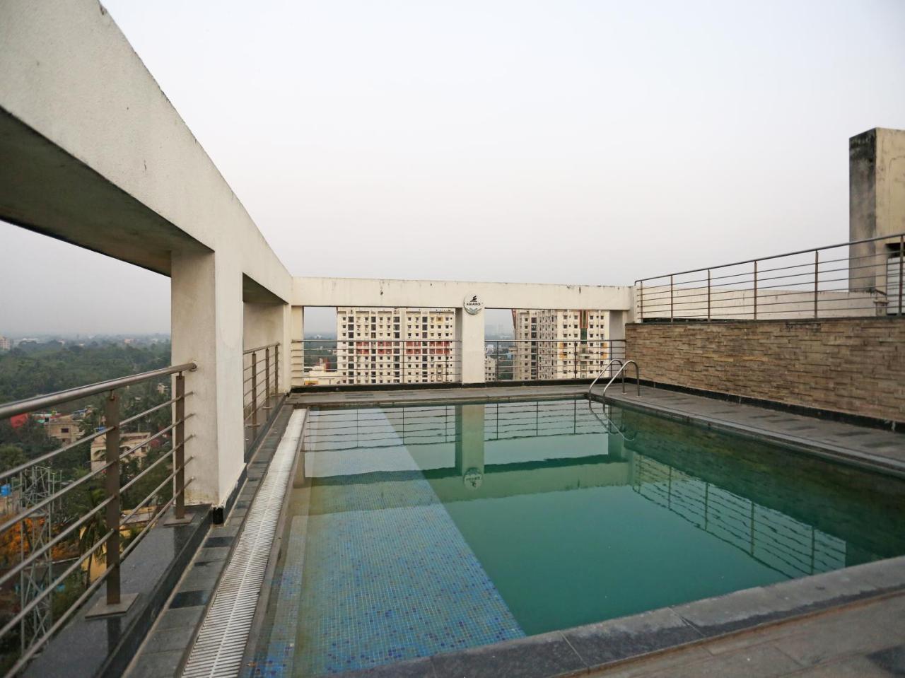 Capital O 10212 Hotel West Willows Xanadu Calcutta Exterior foto
