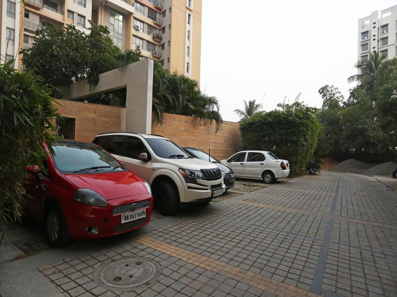Capital O 10212 Hotel West Willows Xanadu Calcutta Exterior foto