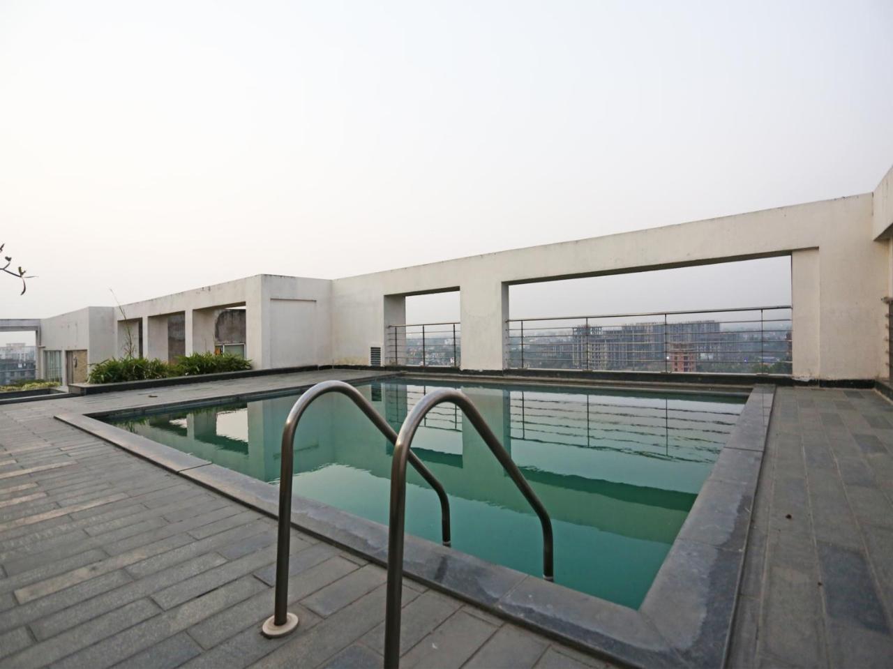 Capital O 10212 Hotel West Willows Xanadu Calcutta Exterior foto