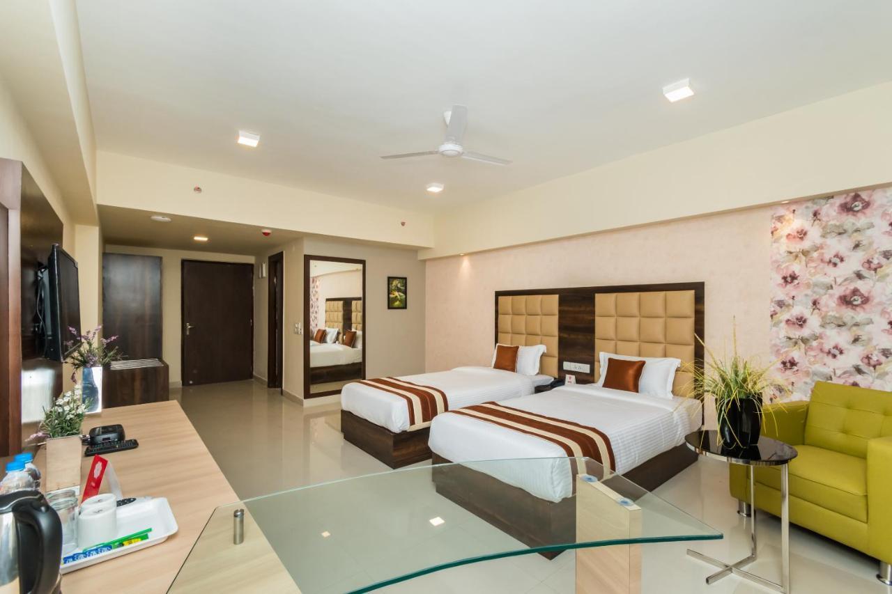 Capital O 10212 Hotel West Willows Xanadu Calcutta Exterior foto