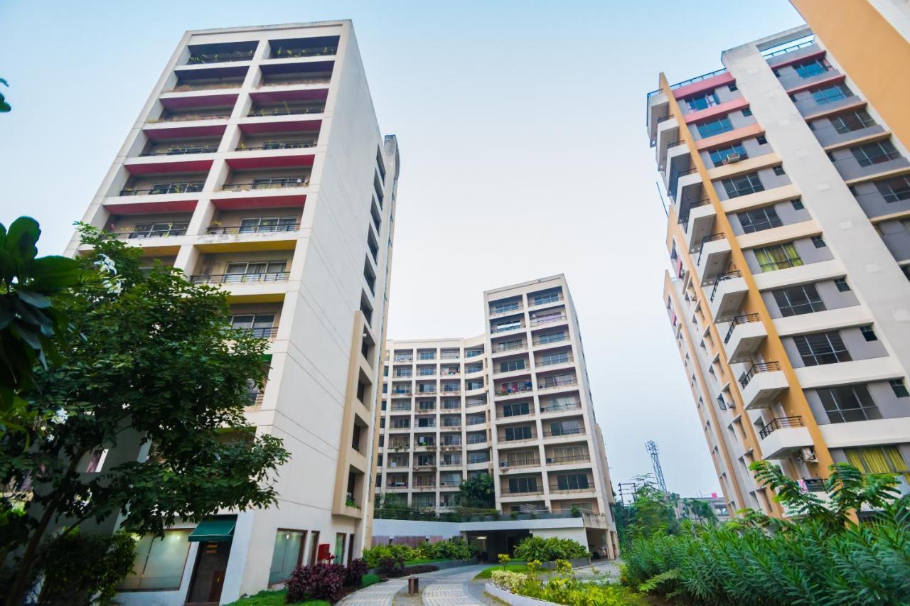 Capital O 10212 Hotel West Willows Xanadu Calcutta Exterior foto