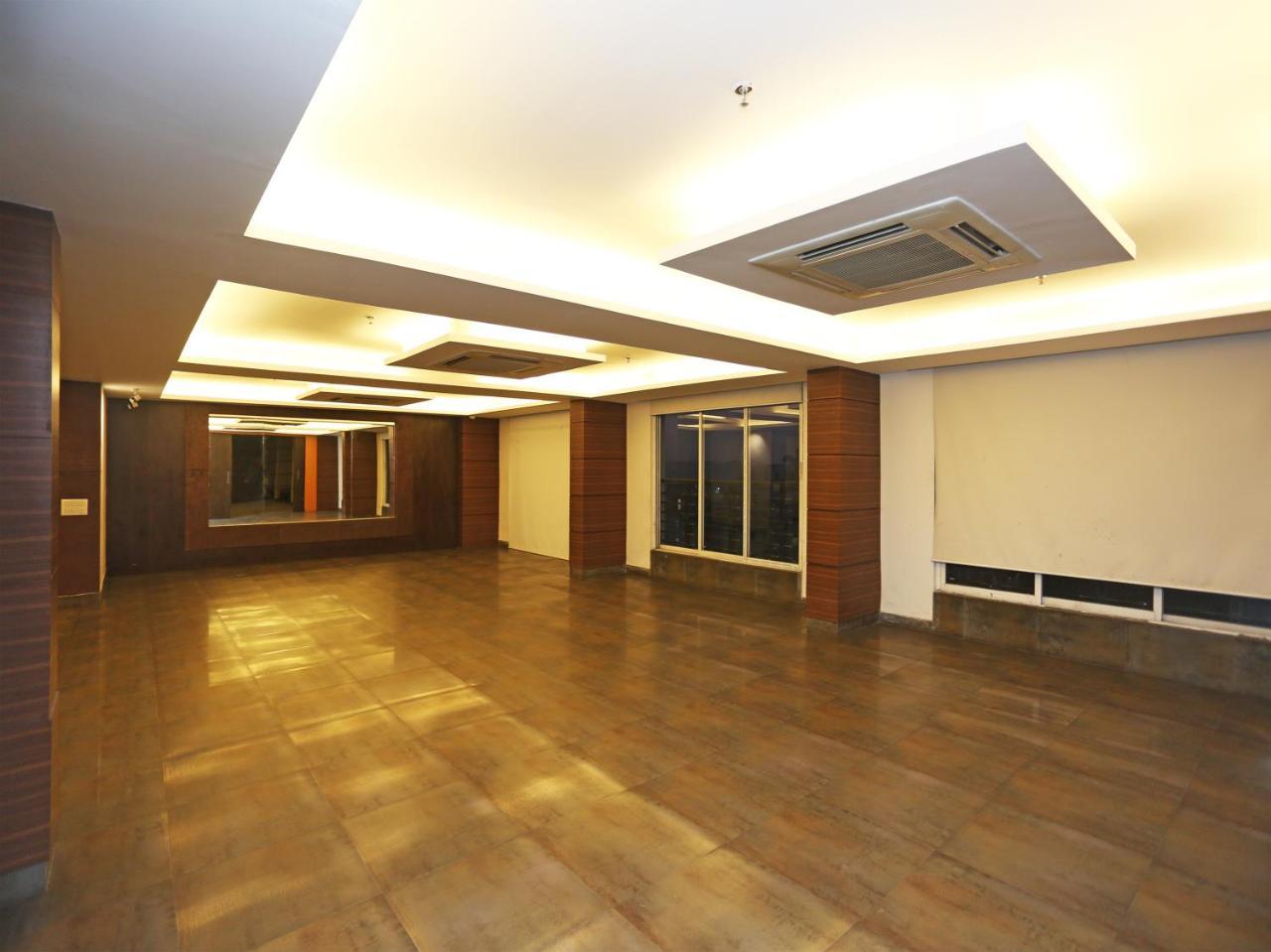 Capital O 10212 Hotel West Willows Xanadu Calcutta Exterior foto