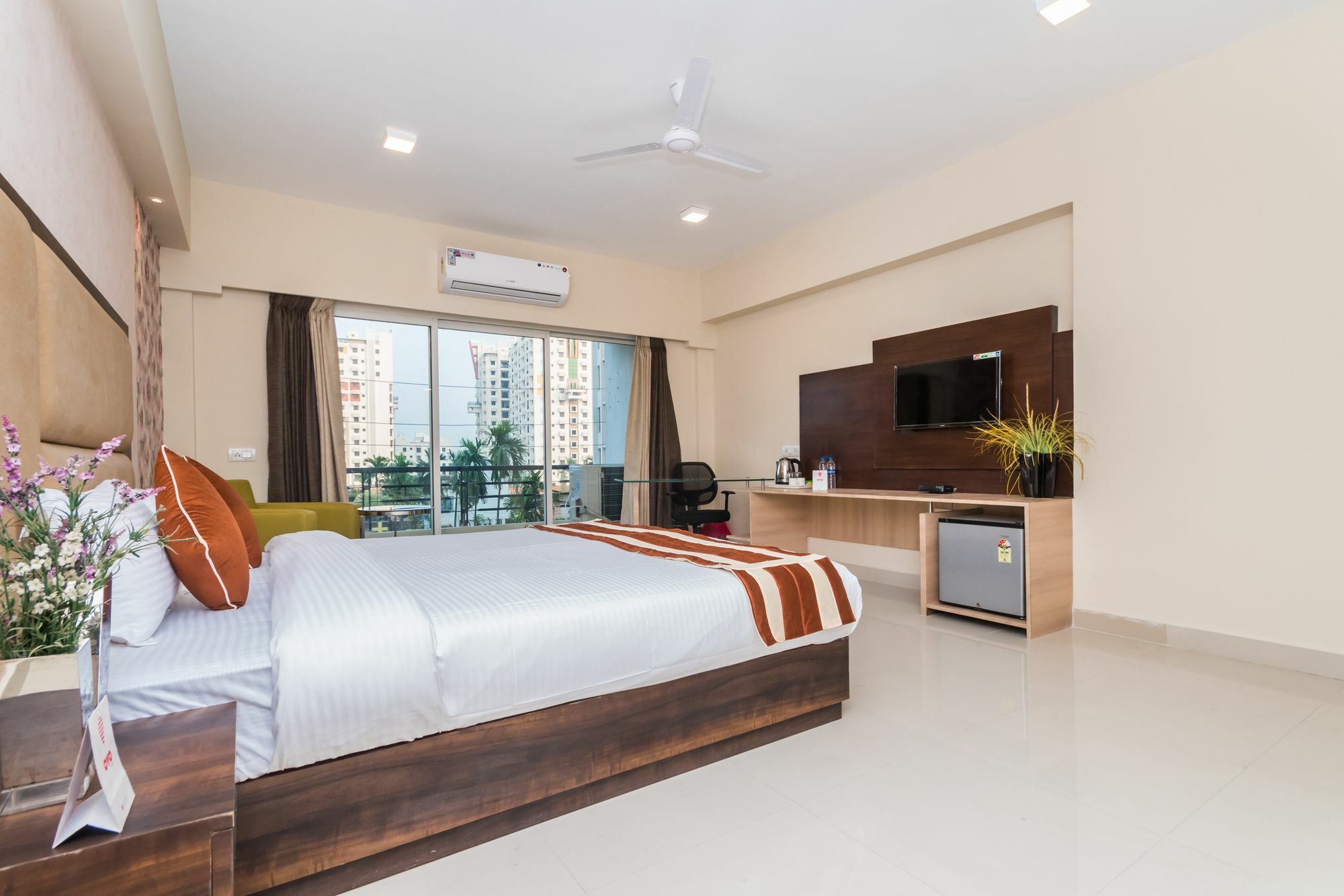 Capital O 10212 Hotel West Willows Xanadu Calcutta Exterior foto