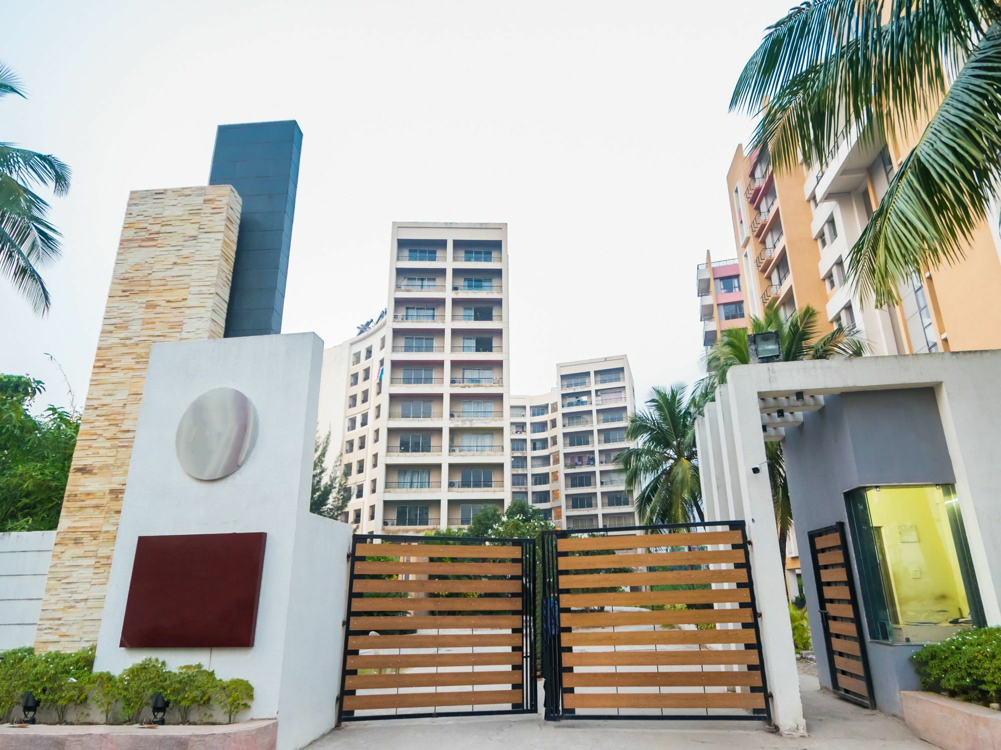 Capital O 10212 Hotel West Willows Xanadu Calcutta Exterior foto