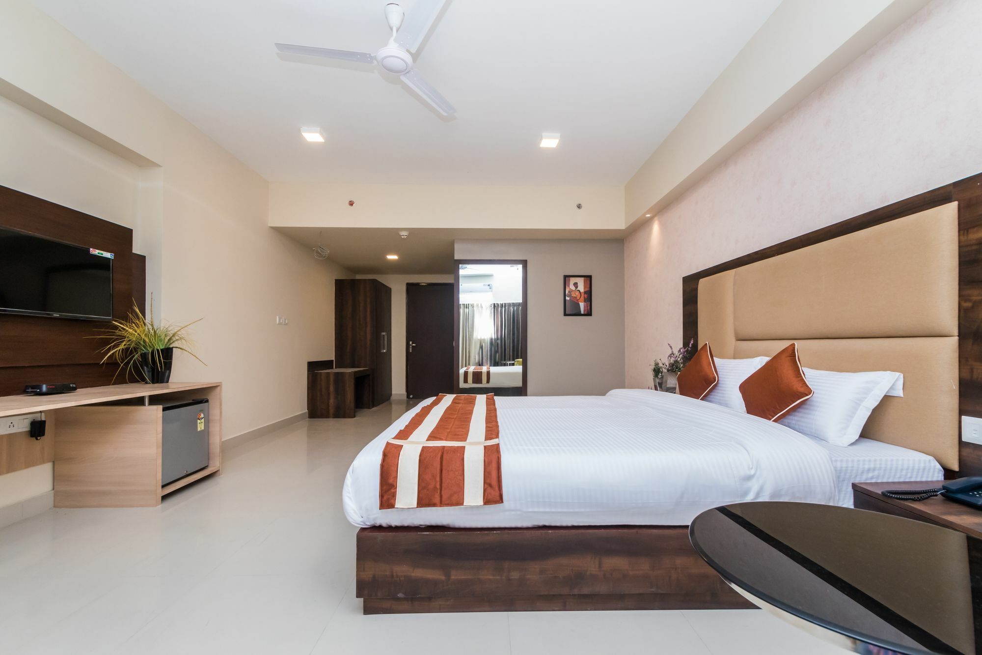 Capital O 10212 Hotel West Willows Xanadu Calcutta Exterior foto