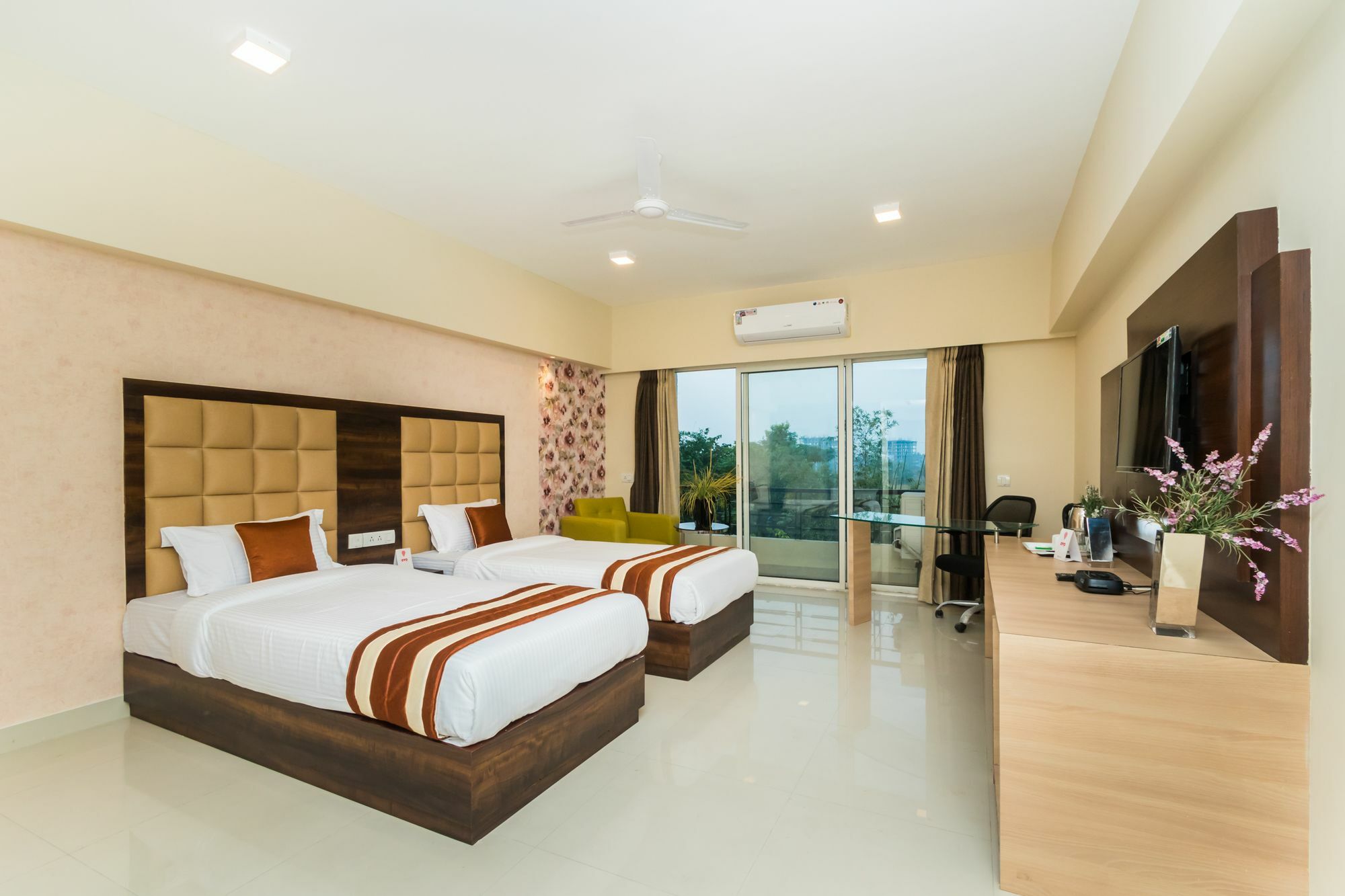 Capital O 10212 Hotel West Willows Xanadu Calcutta Exterior foto